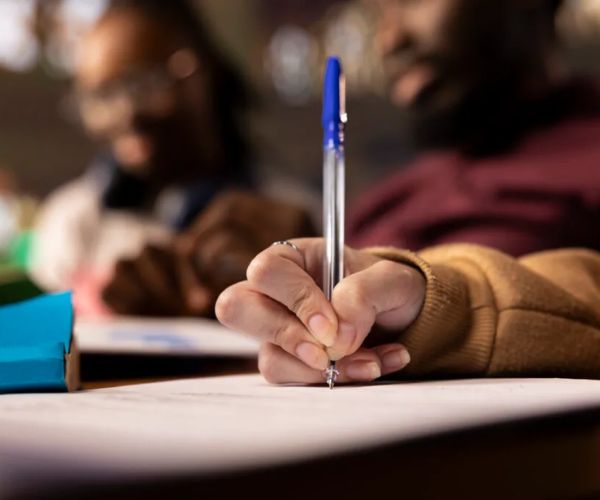 كتابة بحوث جامعية في الشارقة