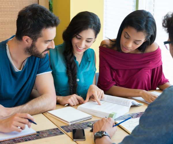 كتابة بحوث جامعية في الشارقة