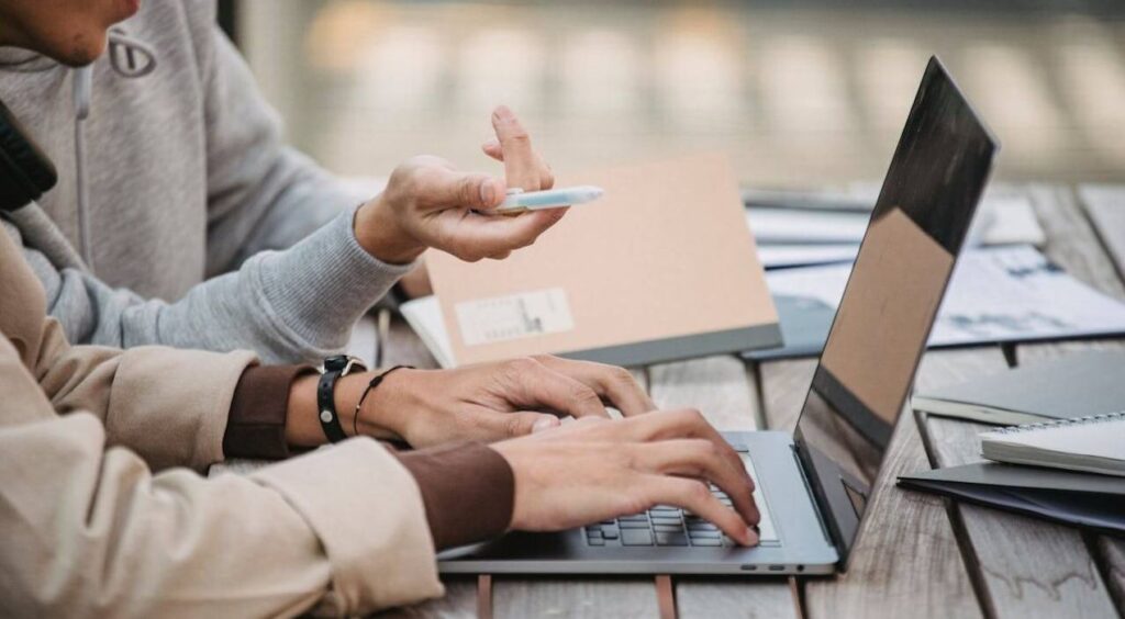 الفرق بين التوصيات والمقترحات