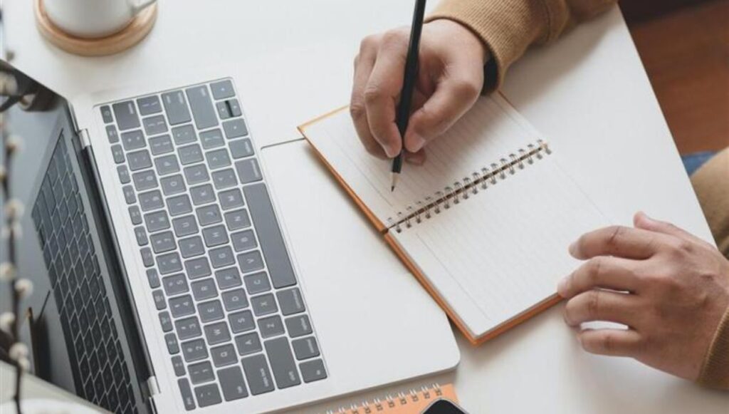 التوصيات والاستنتاجات في البحث العلمي