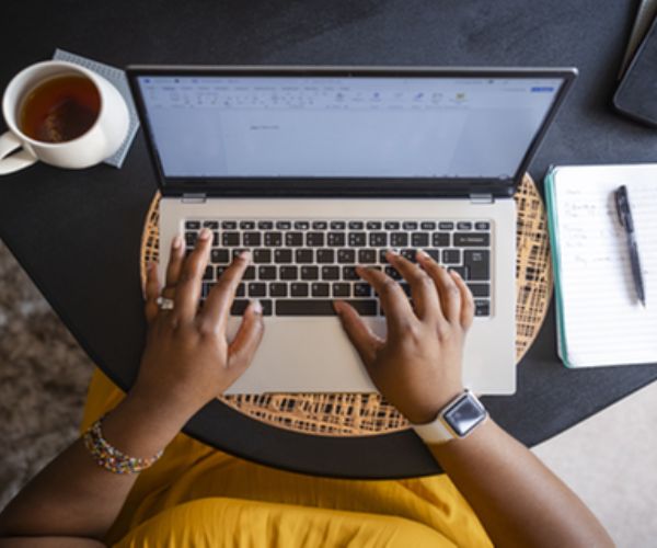 من هو الباحث العلمي