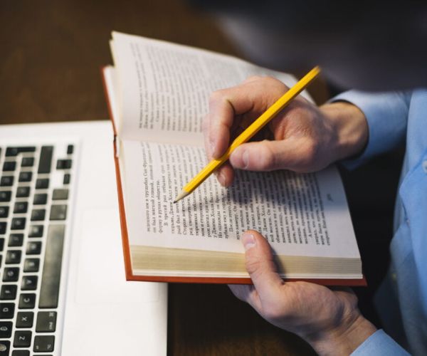 ترجمة الرسائل العلمية