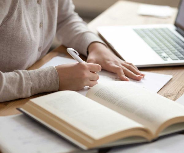 ترجمة الرسائل العلمية