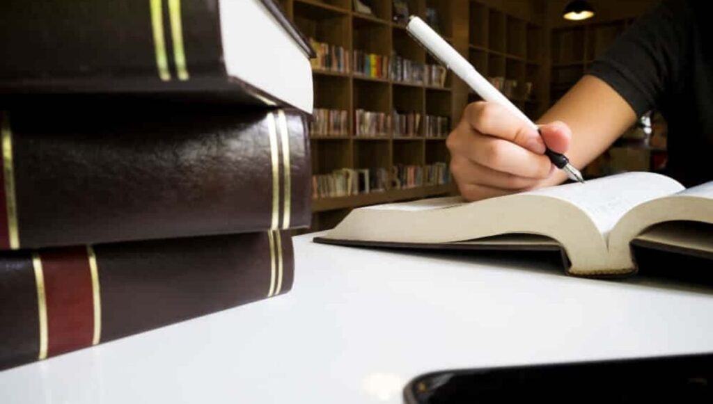 ترجمة الرسائل العلمية